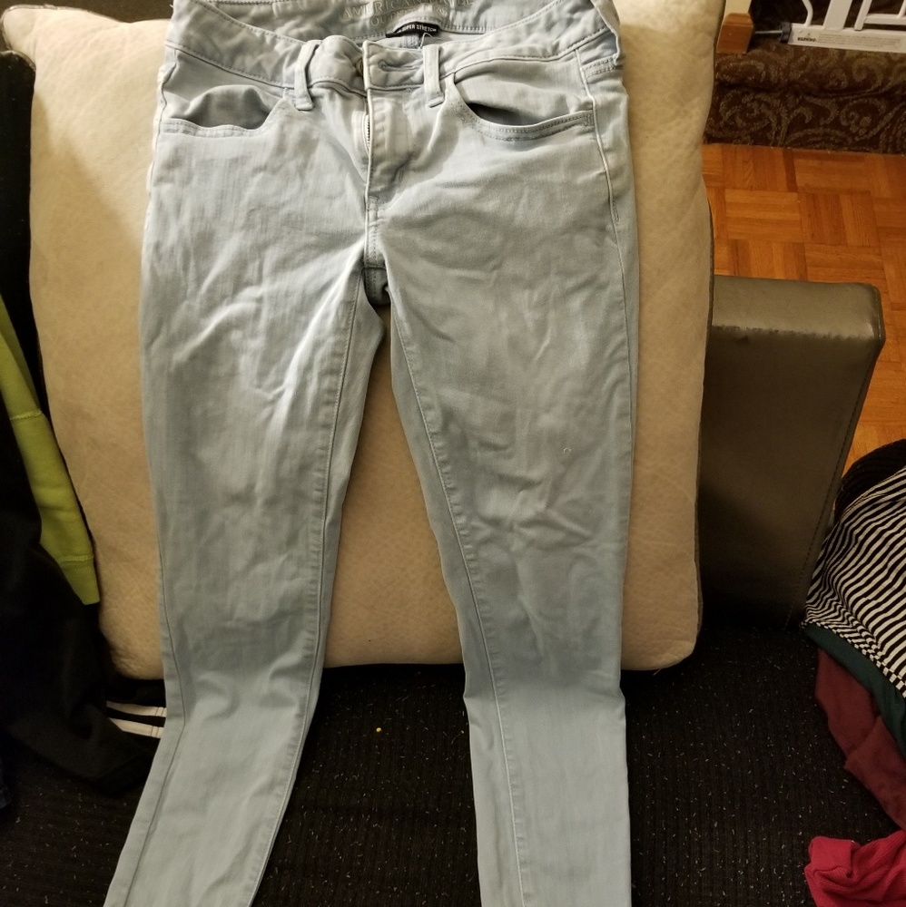 American Eagle womens size 6 Light wash blue jeans